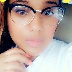 Meet your Posher, Helena